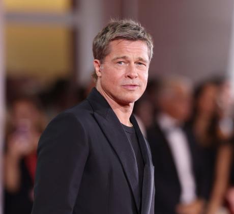 Брад Пит отново е в светлината на прожекторите но този