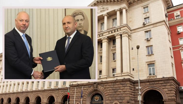 РуменРадев - ЧЕРНО НА БЯЛО: Кабинетът 