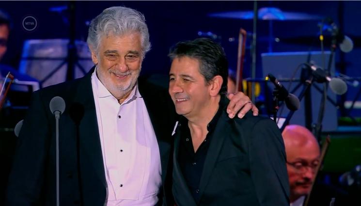 син Доминго - Синът на Доминго пее в 7 БГ града, води и италианска певица