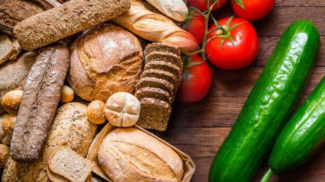 домати краставици хляб