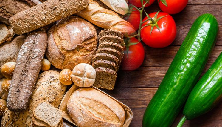 домати краставици хляб - Портокали и краставици изместват хляба от трапезата