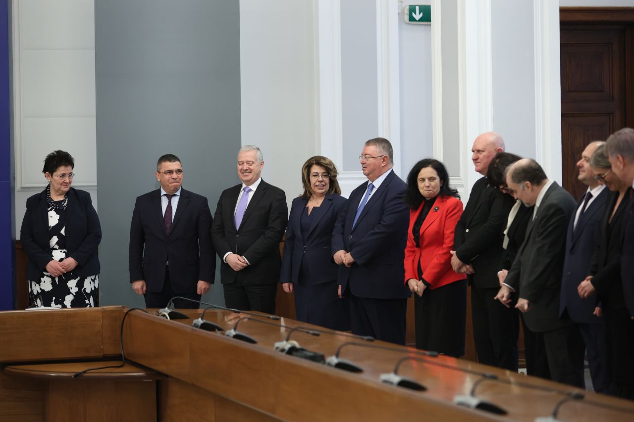 <p>&nbsp;Церемония по предаване и приемане на властта се провежда в Гранитна зала на Министерския съвет</p>