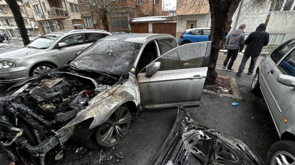 Кола изгоря на улица в Хасково.БулфотоСигналът за огъня е подаден късно