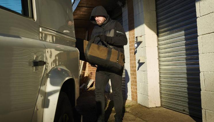 обир автомобил бус - НЕ МУ МИНА НОМЕРЪТ: Мъж профука служебна пара, инсценира обир