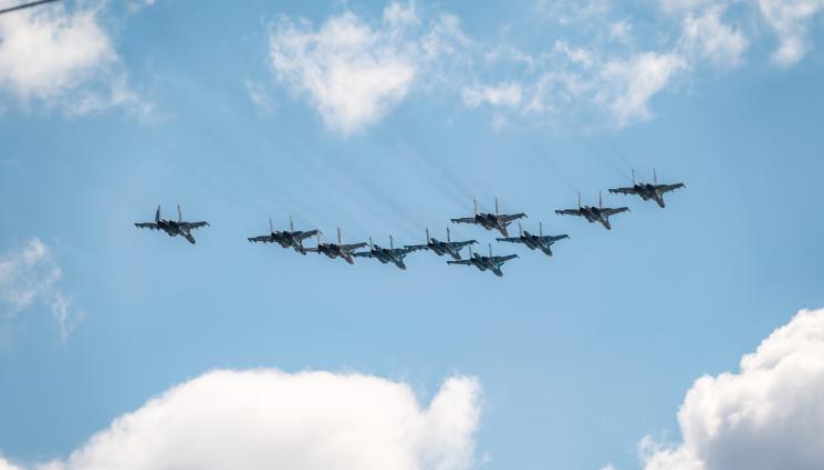 руски изтребители - ВЪЗДУШНА ТРЕВОГА: Огромен брой руски самолети нахлуха в Полша!