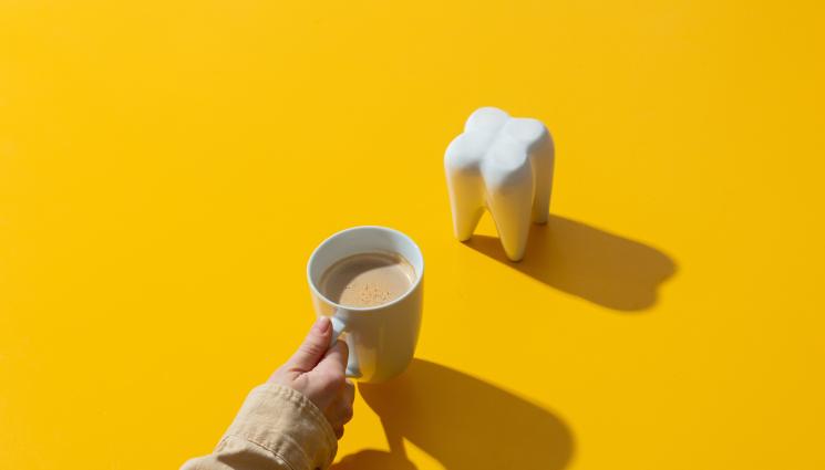 кафе зъби - ШОКИРАЩ ЕКСПЕРИМЕНТ: Вижте какво правят кафето и виното със зъбите ни! (ВИДЕО)