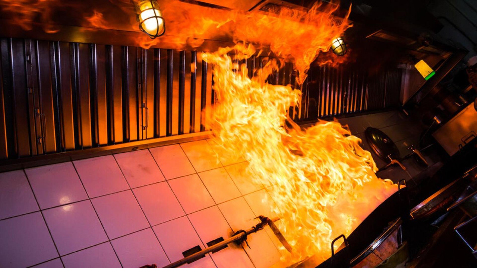 Пожар в апартамент в бургаския комплекс Зорница наложи евакуация на