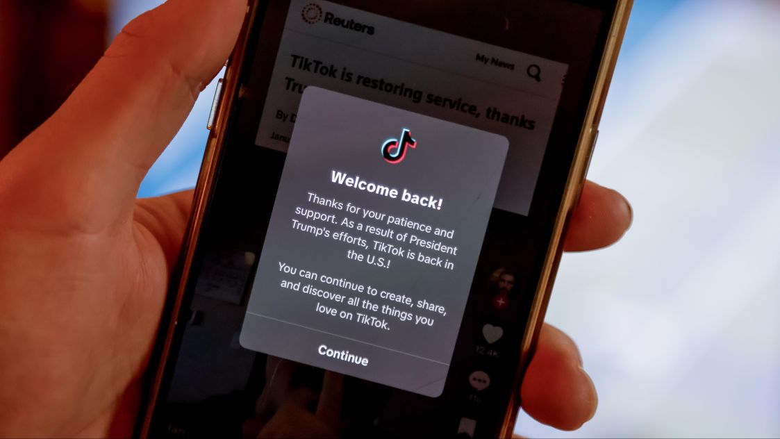 TikTok отново е достъпен в САЩ само часове след спирането му