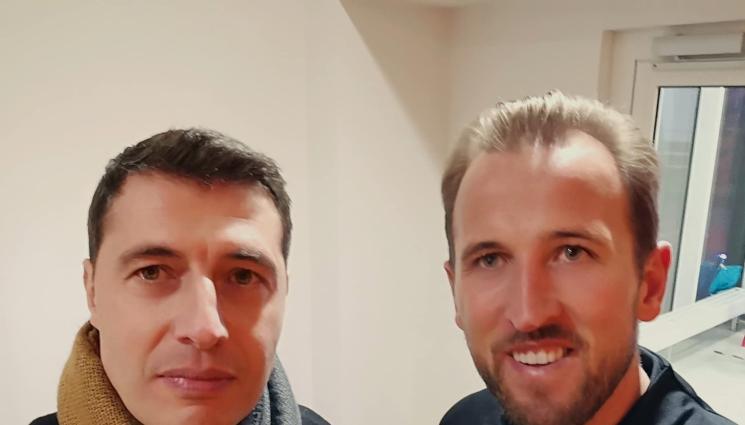 Капитанът на Байерн - Капитанът на Байерн закачва БГ календар! (СНИМКИ)