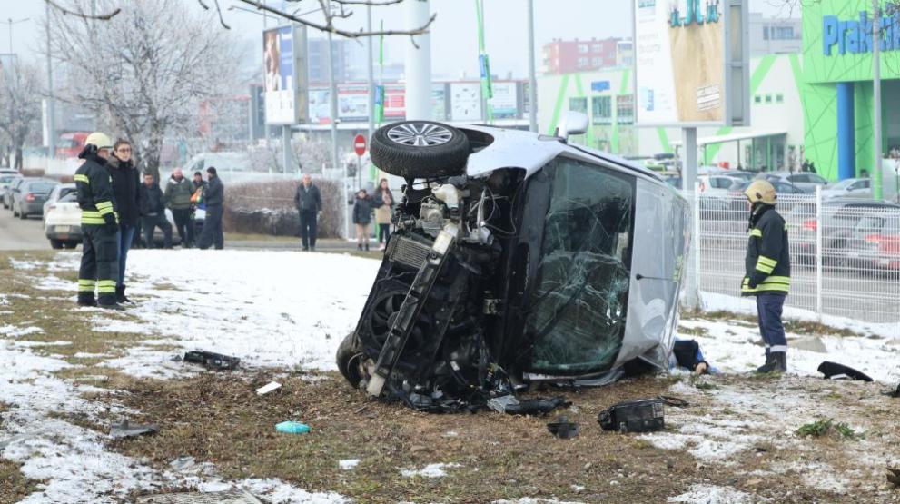 Тежка катастрофа между два автомобила на бул. Цариградско шосе“ в