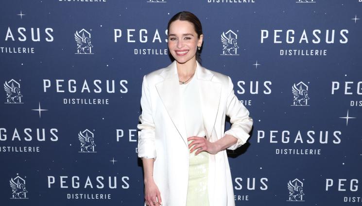 Емилия Кларк - НОВА ГОДИНА, НОВ КЪСМЕТ: Майката на драконите отново е сама!