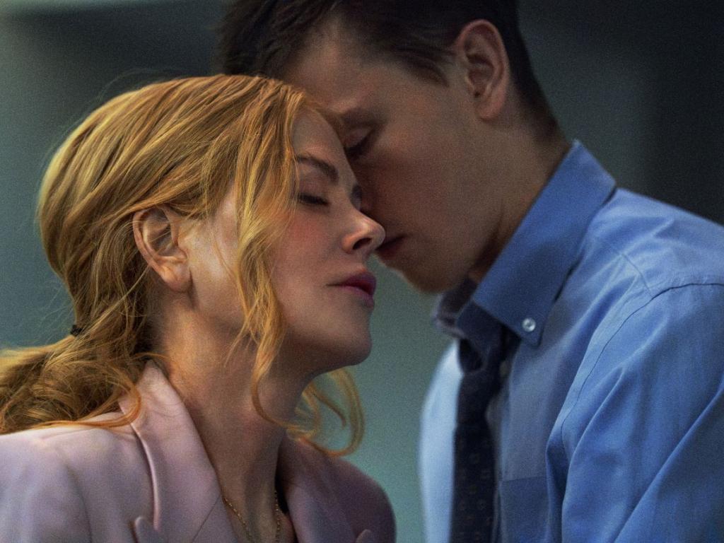 Шокирани зрители напускат огорчени прожекцията на новия еротичен романс на Никол Кидман