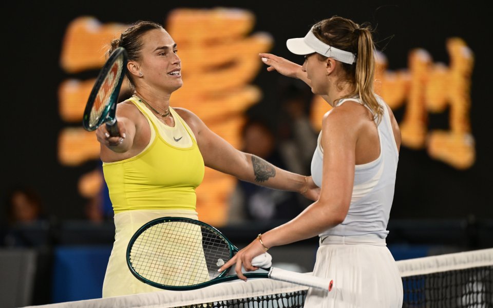 Сабаленка и Бадоса побъркаха феновете с горещи танци по бански (ВИДЕО)