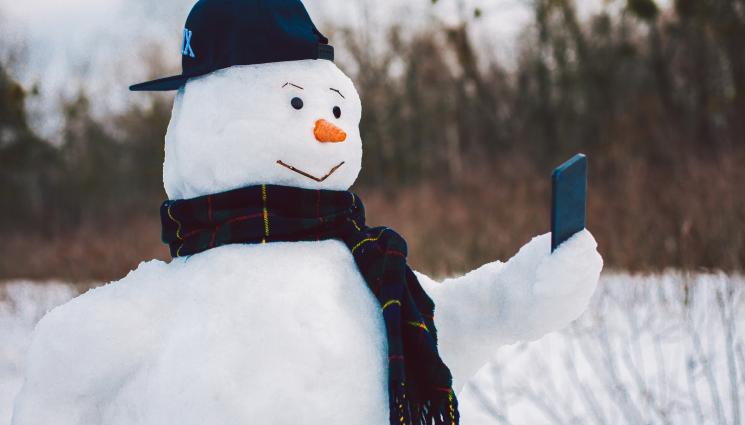 снежен човек телефон - ПРАКТИЧНИ СЪВЕТИ: Какво да правим, ако  смартфонът падне в снега