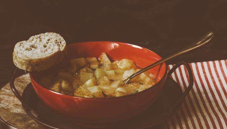 яхния манджа - ЗЛАТНО ВРЕМЕ: В кухнята на „Его“: Картофена яхния за премръзнали (РЕЦЕПТА)