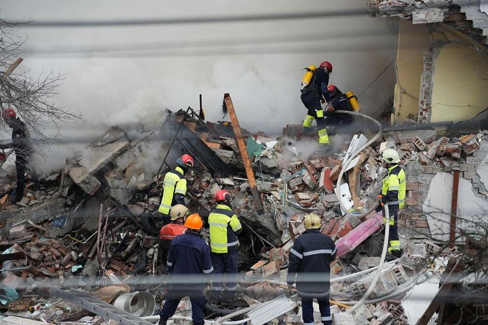 Все още има неразчистени участъци от разрушената в Банкя къща,