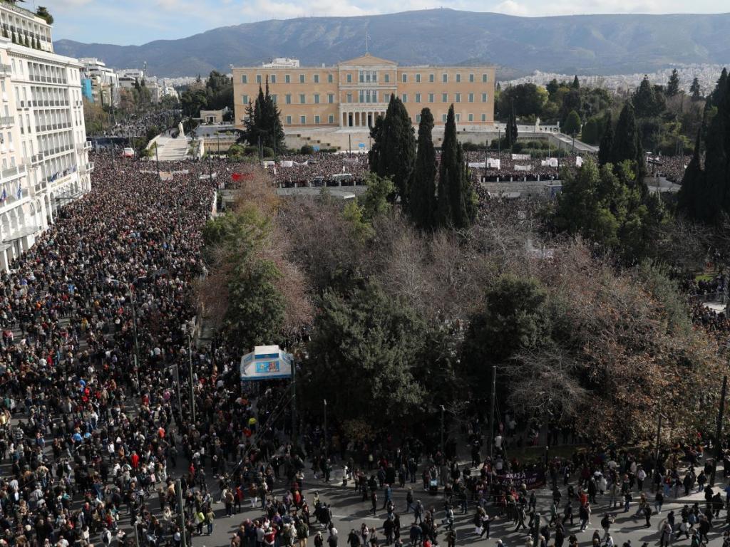 Протести в Гърция заради железопътната катастрофа в Темпе