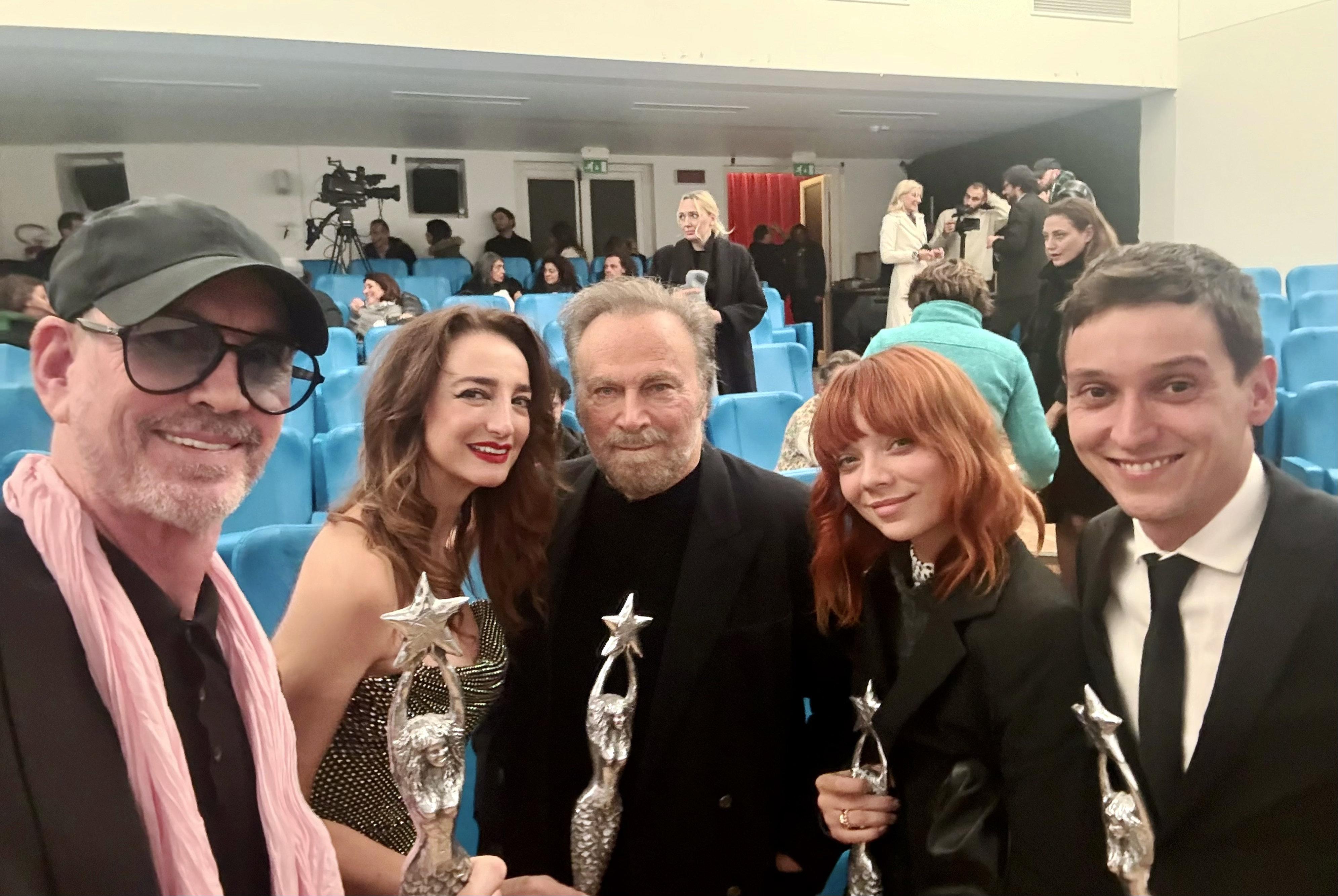 актриса Деси