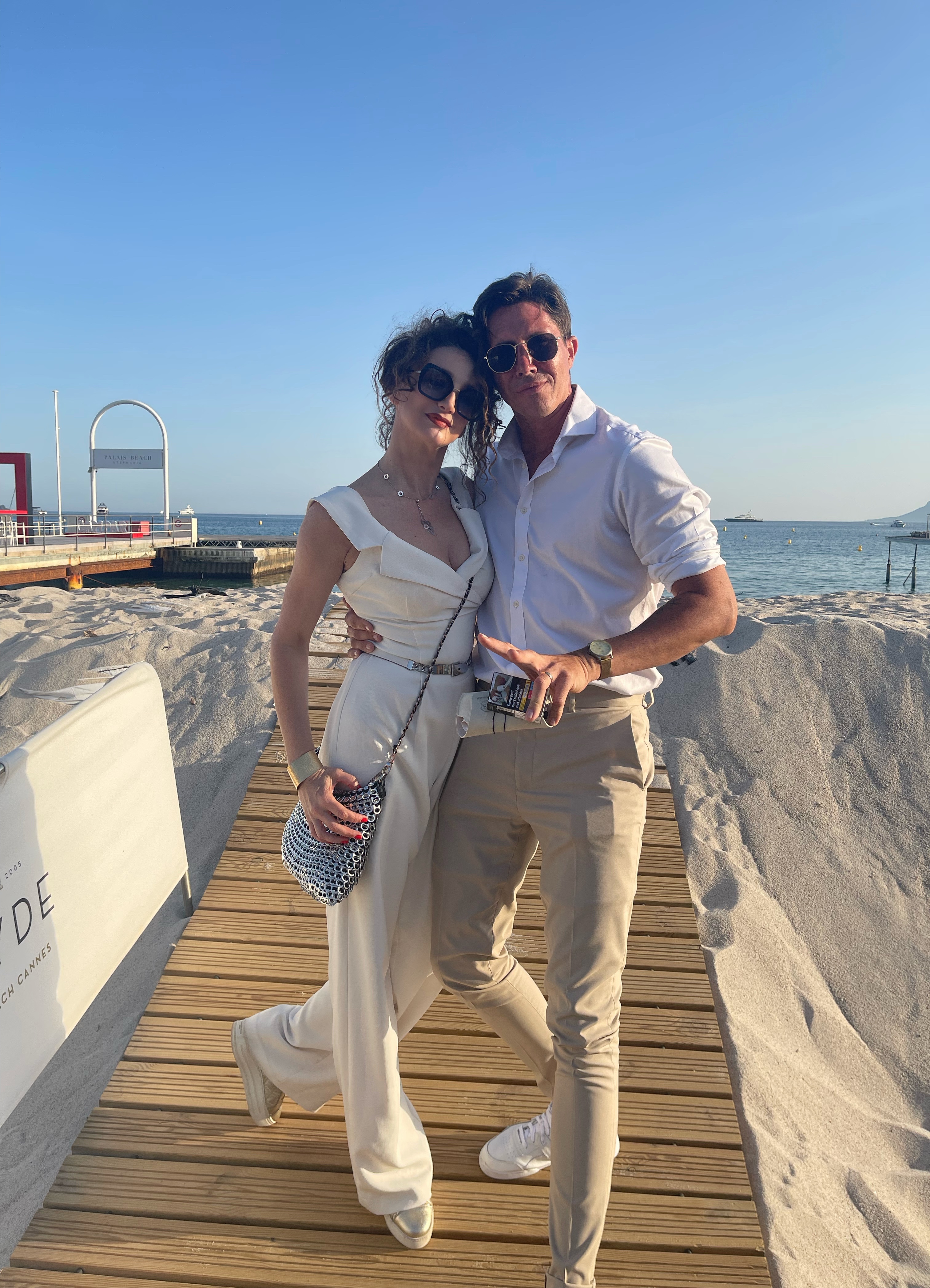 актриса Деси