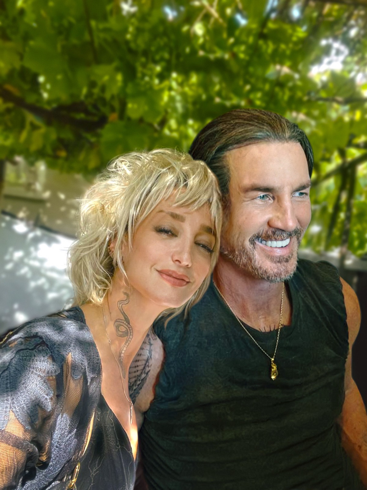 актриса Деси