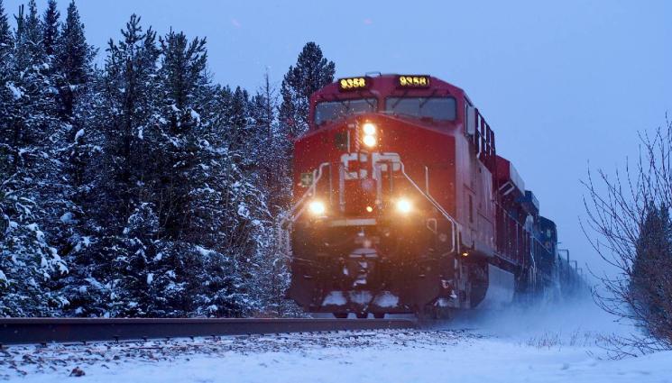 товарен влак - УЖАС НА РЕЛСИТЕ: Влак с фосфорна киселина дерайлира в Сърбия!