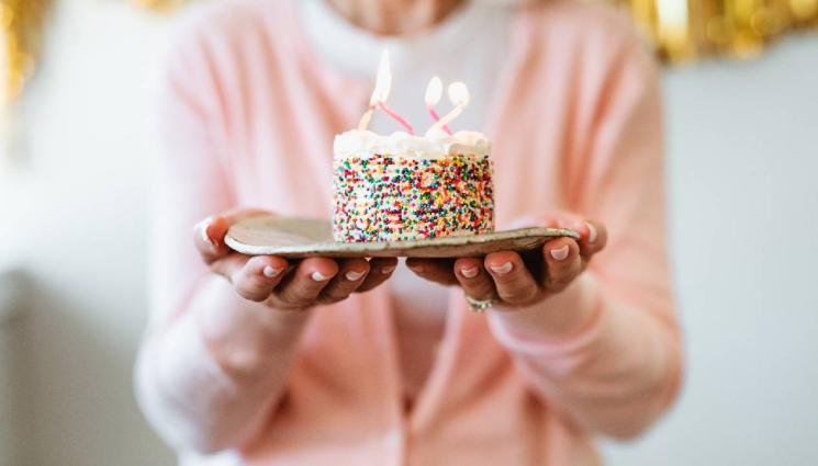 торта рожден ден - ЧРД: Българка навърши 104 години! (СНИМКА)