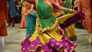 Масов танц изпълнен в Ню Делхи Индия на парада по