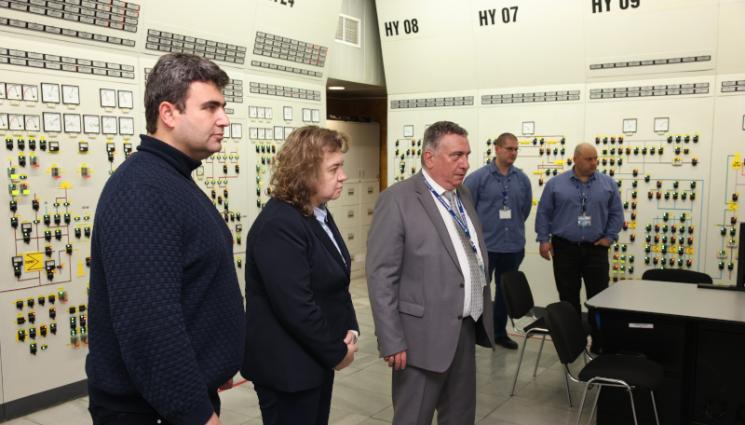 киселова - Киселова посети АЕЦ „Козлодуй”