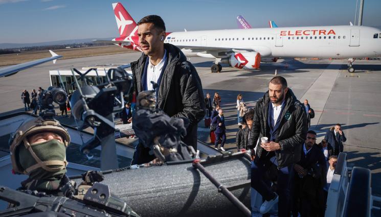 Лудогорец - Военно посрещане за Лудогорец в Лион! Въоръжени с автомати хора чакаха 