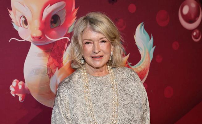 83-годишната Марта Стюарт смуче ягоди и ближе мед в пикантна реклама (ВИДЕО)