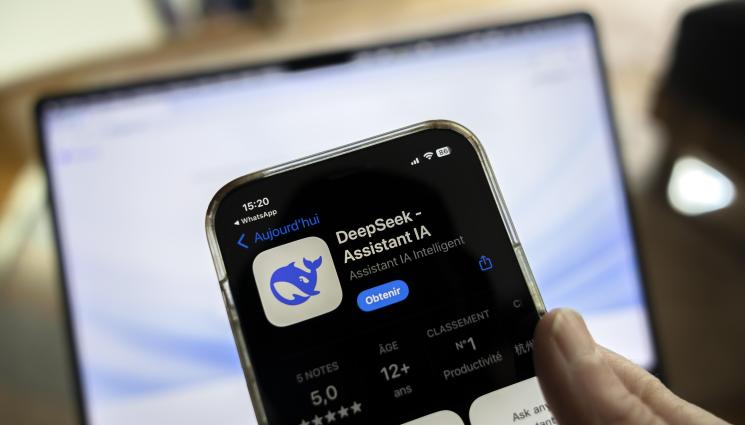 DeepSeek - СТРАХ ЛОЗЕ ПАЗИ: Италия блокира Дийп Сийк