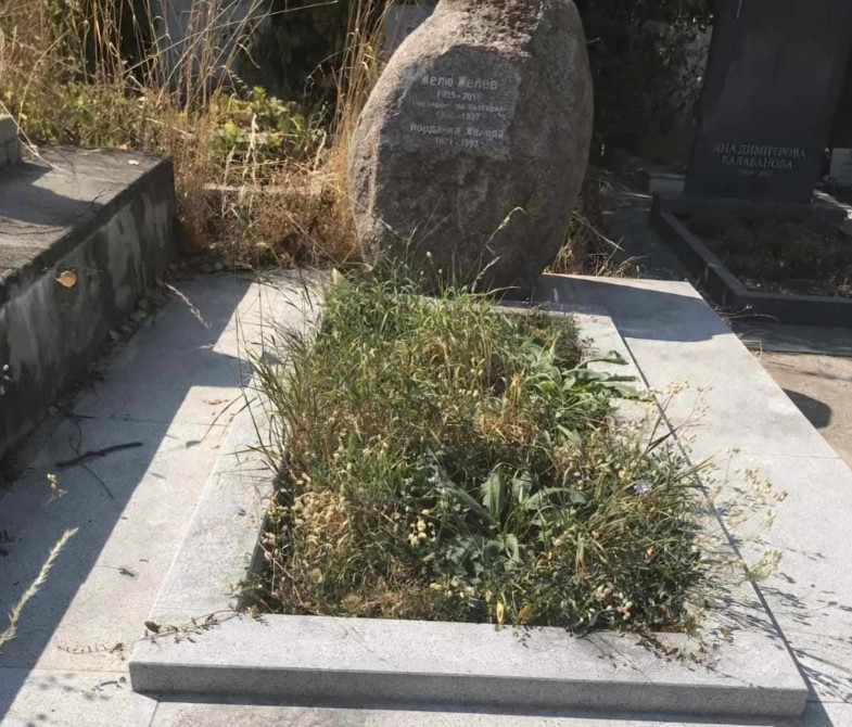 Желю Желев гробът