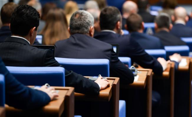 Парламентът гласува промените в Закона за защита на потребителите