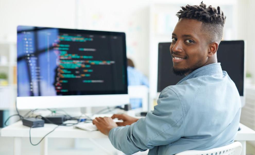 Преди 3 години д-р Равалай Айоола стартира “Deaf-In-Tech, инициатива, която