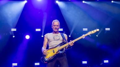 Sting се завърна на сцената за FireAid след заболяване