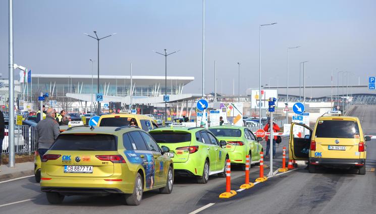 ТАКСИТА - Летище София пред „Телеграф“: Срещаме се с таксиджиите за искането им да влизат безплатно