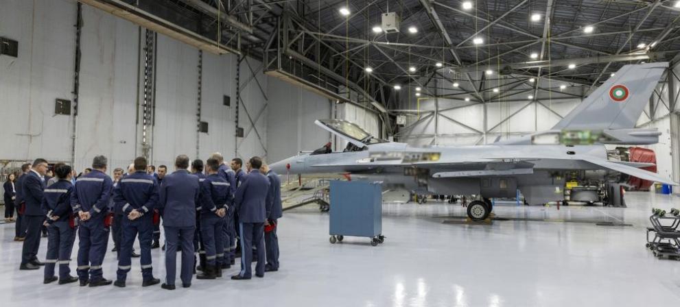 Ние ще придобием 16 самолета F-16 Block 70, което ни