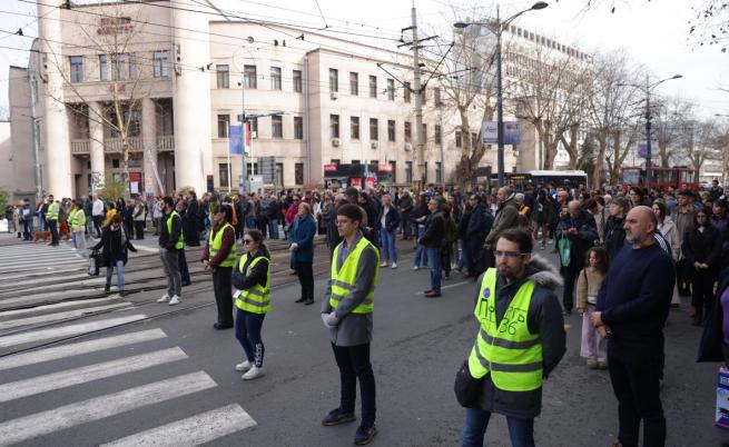 Хиляди блокираха и трите моста в Нови Сад