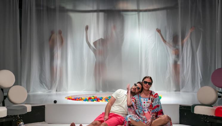 елементарни частици теодора духовникова народен театър - ЗАД ГРАНИЦА: Спектакъл на Народния обикаля Европа