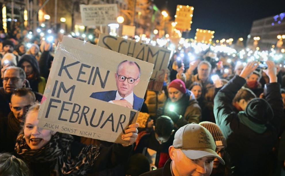 Около 160 хиляди души се включиха в мащабна демонстрация в