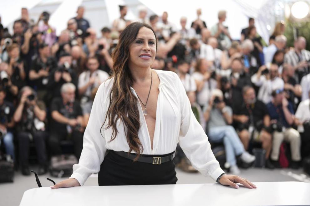  Емилия Перес 