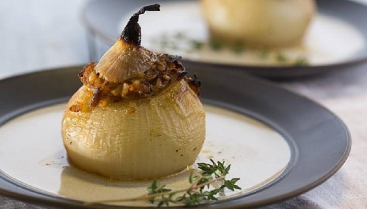 рецепти - ДА СИ ОБЛИЖЕШ ПРЪСТИТЕ: Бърз и вкусен пълнен лук с ориз и орехи или пък ароматна супа от леща с пилешко