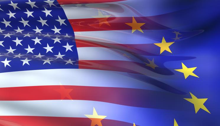 сащ ес - СТИСНАХА СИ РЪЦЕТЕ! Тръмп и Фон дер Лайен се споразумяха за митата на стоките от ЕС