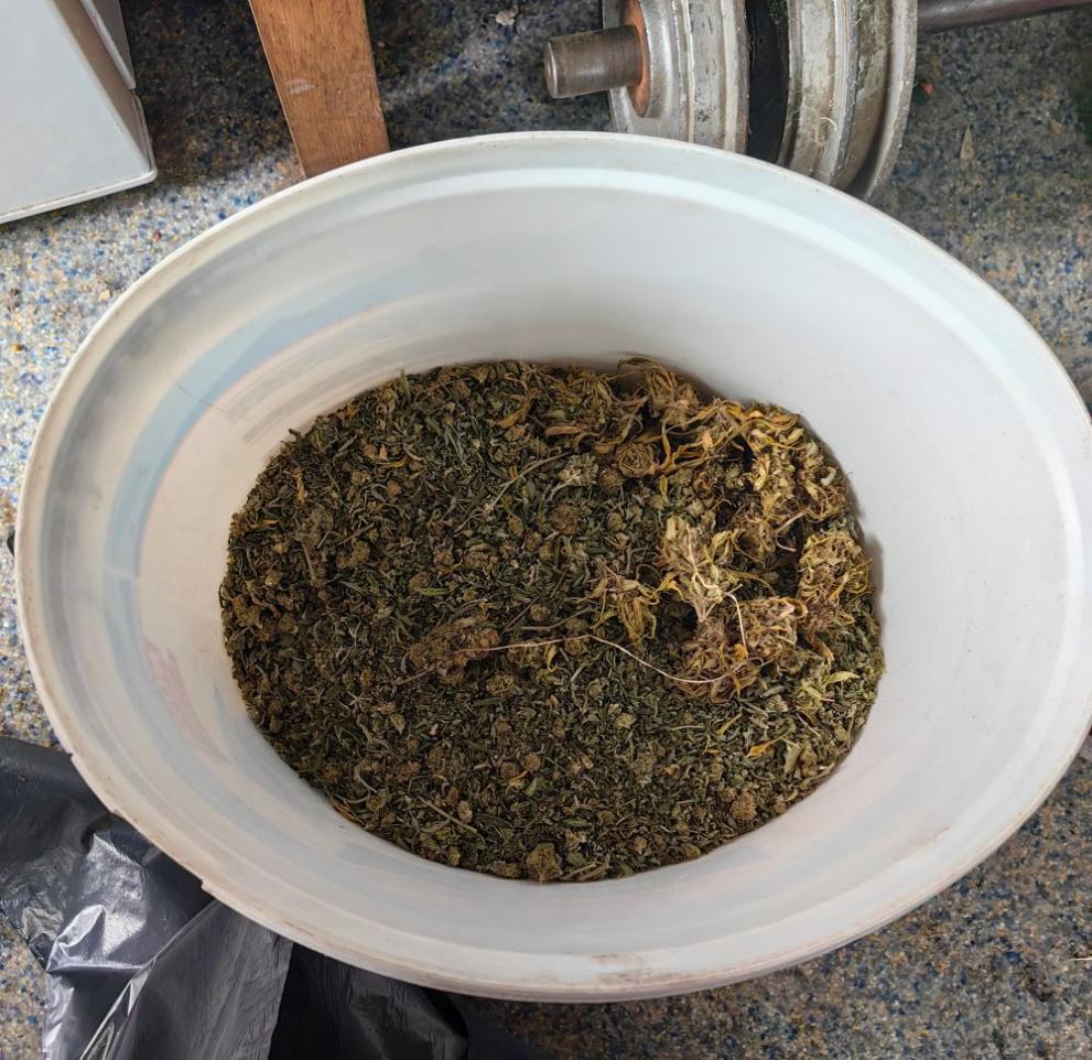 Иззеха близо килограм марихуана в Крън, съобщиха от полицията.ОД на