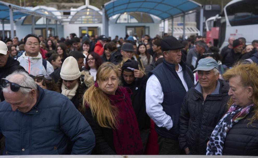 Жителите на гръцкия остров Санторини се опасяват от крадци и