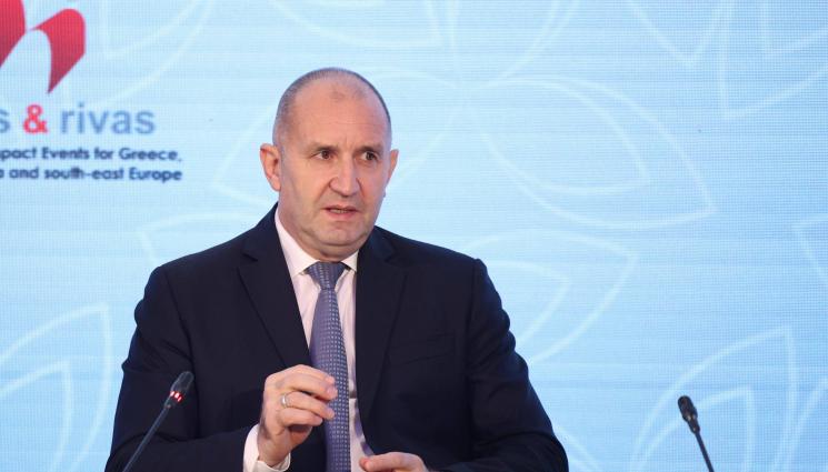 румен радев - Радев: Убеден съм, че правителството и парламентът ще предприемат необходимите мерки, за да се присъединим към еврозоната