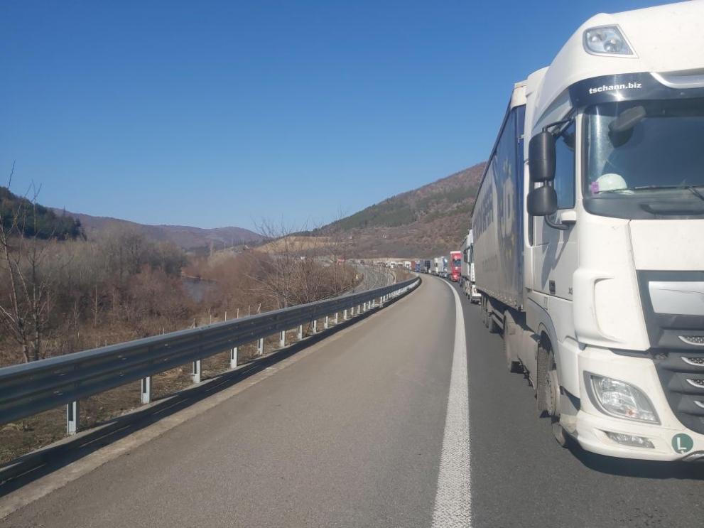 Ремонт на Е-79 в района на пътен възел Симитли затапи