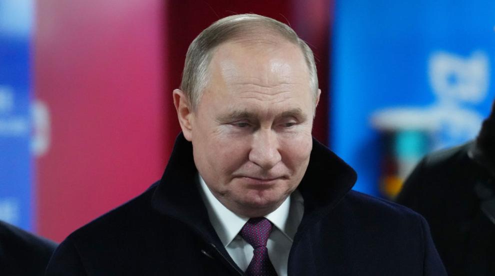 Суперяхта за милиони, за която се смята, че е на Путин, избяга от Европа, за да избегне атаки с украински дронове