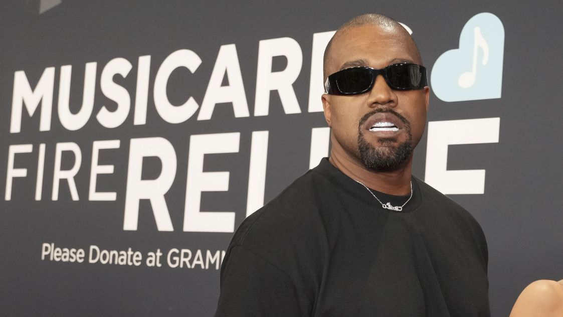 X акаунтът на Kanye West беше деактивиран след странни изказвания през уикенда