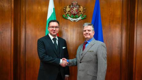 даниел митов